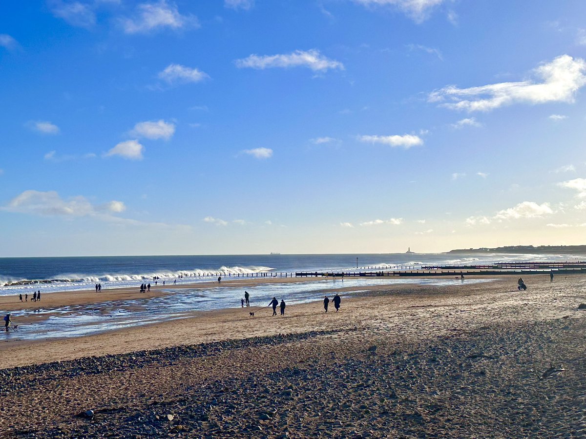 Lovely bright start to 2024 lots of people on the beach today#Northumberland ☀️
#HappyNewYear 
#NorthEastCoast 
#beach 
#visitnorthumberland 
#beach #blueskies 
#sunshine #coastalwalk #coastviews