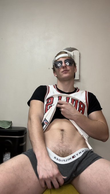 Would you suck a hairy jock? 👅🍆 https://t.co/EWtqgAQlVZ