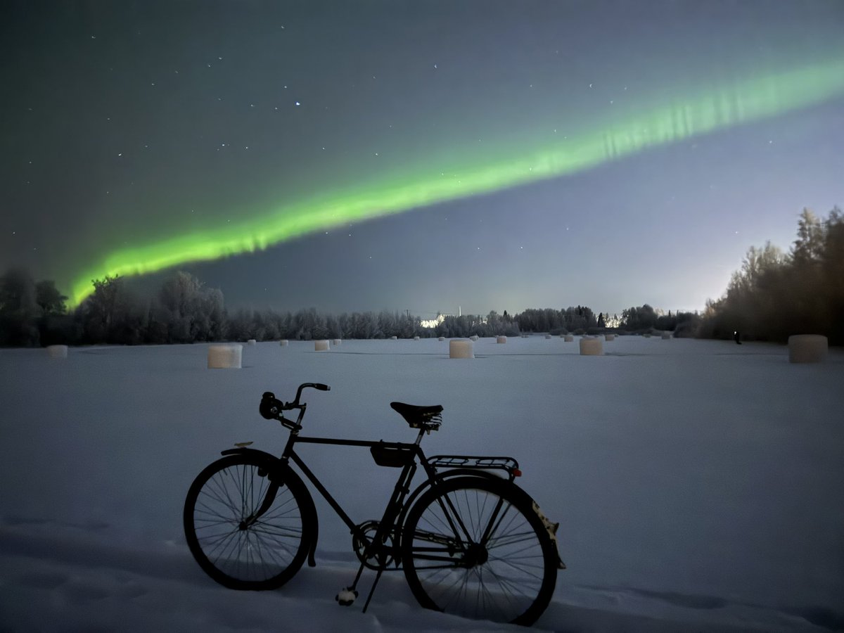 I rarely ride with my oldest bike at -33 Celsius degrees. But when I do… 

#NorthernLights
#AuroraBorealis
#ThisIsFinland
#VisitLiminka
#Liminka
#VintageBike