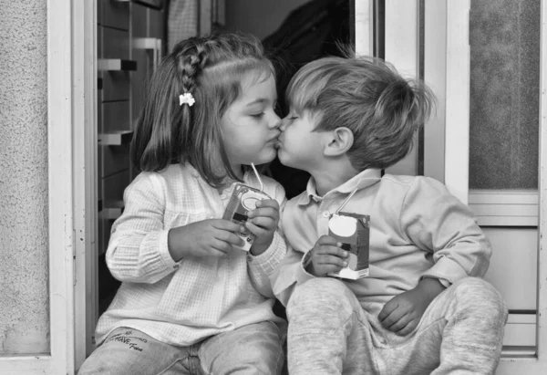 Justice_Seeker5's tweet photo. Find happiness in the simple moments, for they create the most beautiful memories. https://t.co/ZDdaIzViCD