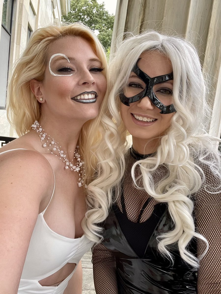 animatedhello's tweet photo. Selfies at the Marvel formal!
#marvel #formal #cosplay #heatherdunham #dagger #daggercosplay #blonde #blade #blackwidow #scarletwitch #magneto https://t.co/crDBkIJZj8
