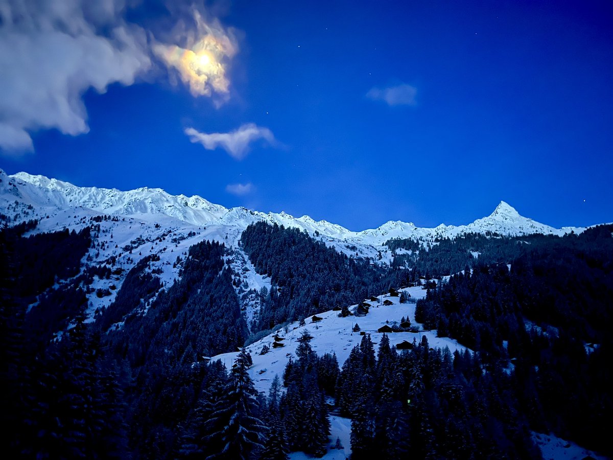chamoissauvage's tweet photo. Praperrot, le sé, le louché, Praperrot 1 sortie de l’année #valais #heremence https://t.co/yyZ2lJ74aj