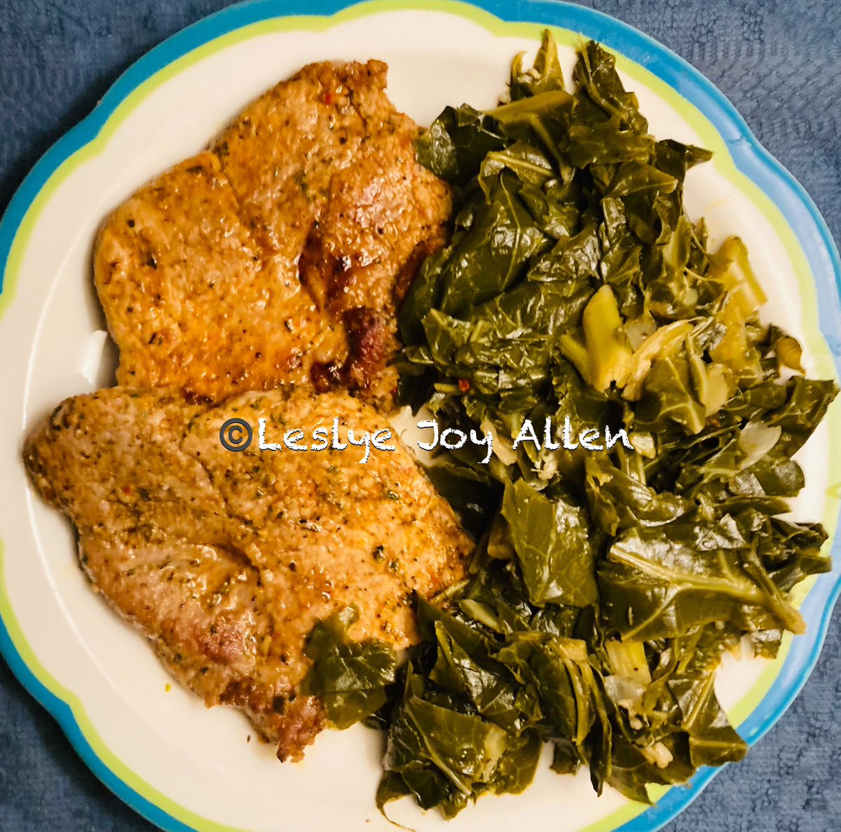 LeslyeJoyAllen's tweet photo. I listened to the original #Dramatics, #Dells, & the #Delfonics as I prepared my #Collards, #BlackeyedPea & #Rice #Soup w/#PanRoasted #PorkTenderloin
#Chops!! I eat #Oink about 2 or 3 times a year!
#LeslyeJoyAllenHistorian
#LeslyeJoyAllenHOEstorian
#ILoveAllOfUs✊🏿✊🏾✊🏽✊🏼🌈🏳️⚧️™️ https://t.co/HaT3udhNrP