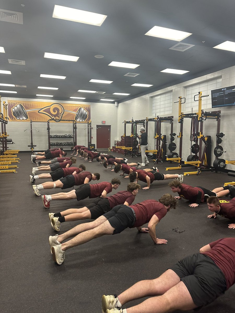 ross_baseball's tweet photo. Happy New Year!  23 was a good one for the program:
•20 Win season 
•Finished 8th in final D1 poll
•3.33 program GPA
•3 seniors sign to play college
•Junior commits early
Can’t wait to see what this group can accomplish in 2024. #littlethings https://t.co/49gPKbfy1N