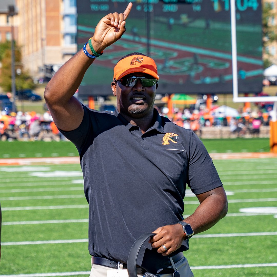 RattlerPit's tweet photo. Wanna Thank Coach Simmons For Everything He Did For This Program Bringing Us From A Losing Program To National Champs Go Be Great On Purpose Coach @HCWillieSimmons 
#shotgunwillie #ForeverRattler 🐍 https://t.co/QkJduWGO3d