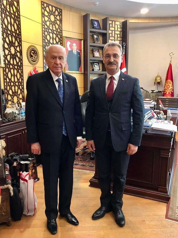 Kıymetli Liderlerim ad günün kutlu olsun 
Hayırlı ve sağlıklı uzun bir ömrün olsun 
İkliminde yetiştik bu can yoluna feda olsun 
Turandır yolun  sonu bahtın hep açık olsun