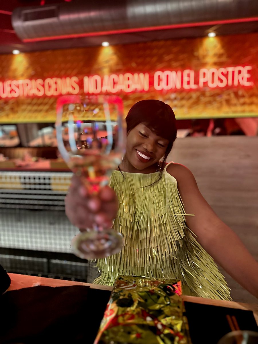 yvonieSpencer's tweet image. NYE 🥰
Happy new year!!