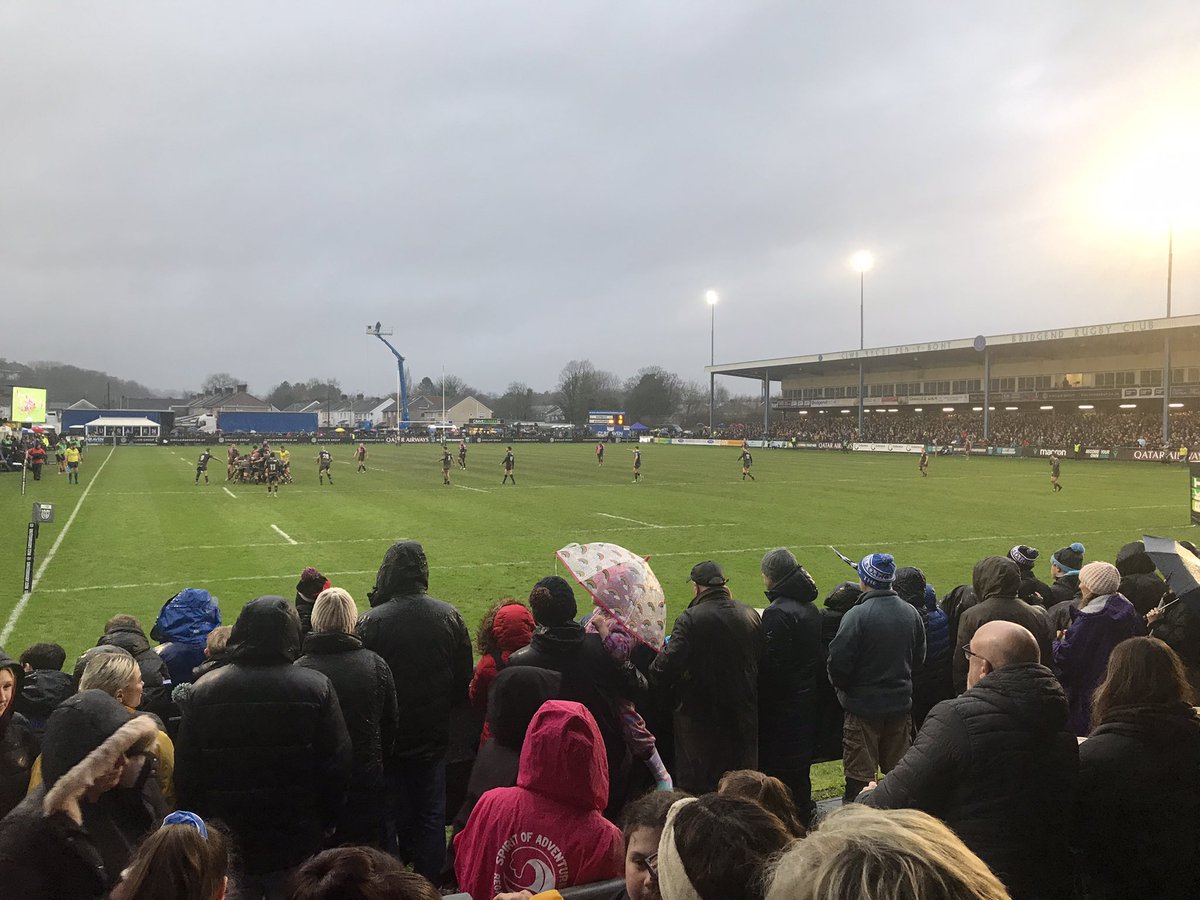 Top day <a href="/bridgendravens/">Bridgend Ravens</a> with <a href="/RhodriMorgan13/">RhodriMorgan</a> great to see a full house ⚪️⚫️<a href="/ospreys/">Ospreys</a> 👌