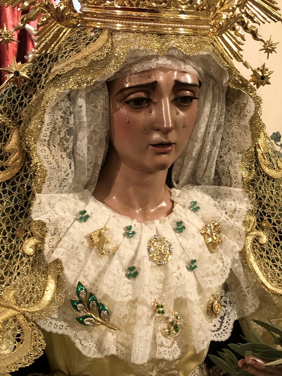 SANTA MARÍA, MADRE DE DIOS

Quien nos entrega a Cristo, Nuestra Esperanza, es siempre Ella, la Madre de Dios: María Santísima. Como hizo con pastores y magos, sus brazos y aún más su corazón siguen ofreciendo al mundo a Jesús, su Hijo, nuestro Salvador. (Benedicto XVI)