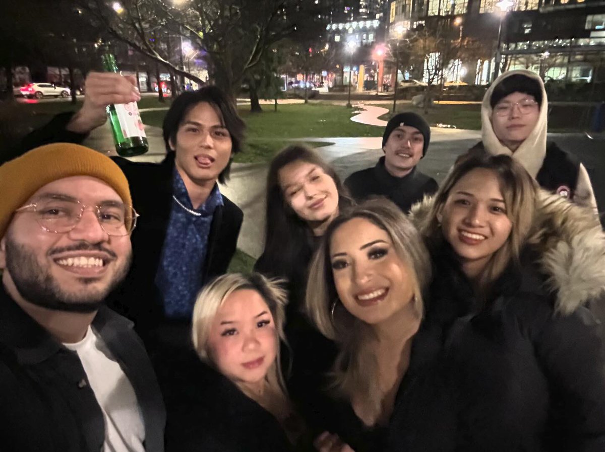 lele_0925's tweet photo. It was funny that my Canadian friend told new friends “don’t trust his innocent smile, he is such a party guy” 
Me;) https://t.co/0Z3t7wwm2e