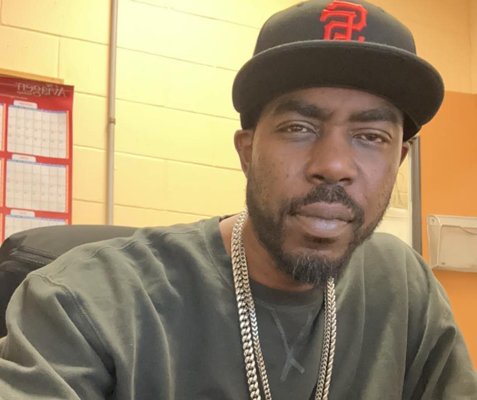 NationalAware's tweet photo. This is Judge Peter Cahill. A few months ago, he released Jamel Hill-Moore (41) back onto the streets. 

Hill-Moore was sentenced to 21 months in prison over domestic abuse, but this judge granted him a stay.

Last week, Hill-Moore stabbed and kiIIed Meredith Martell in her bed.

Judge Peter Cahill is the same judge who sentenced Derek Chauvin to 22.5 years.

Below is a video of him admitting that his rulings are all guided by racial justice:

Courtesy of @EndWokeness