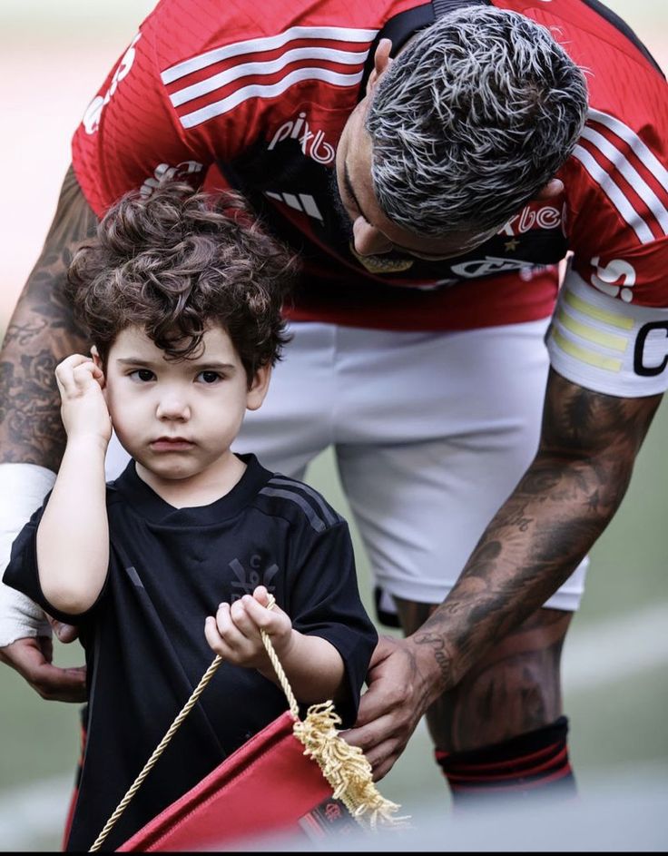 o motivo da minha tristeza caso o everton ribeiro saia do flamengo: