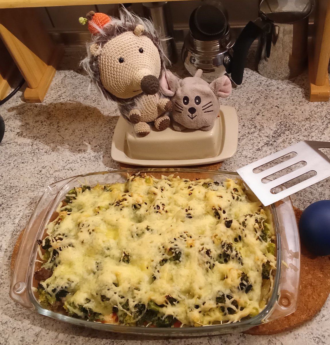 Our first dinner in 2024! 😋 A very nice casserole. 🦔🤗 I am happy to announce that the hoowoman's capabilities to work as a sous-chef are not influenced by her ankle. 🤭🤭🤭 She is as good in cutting vegetables while sitting as she was beforehand while standing. 🤣