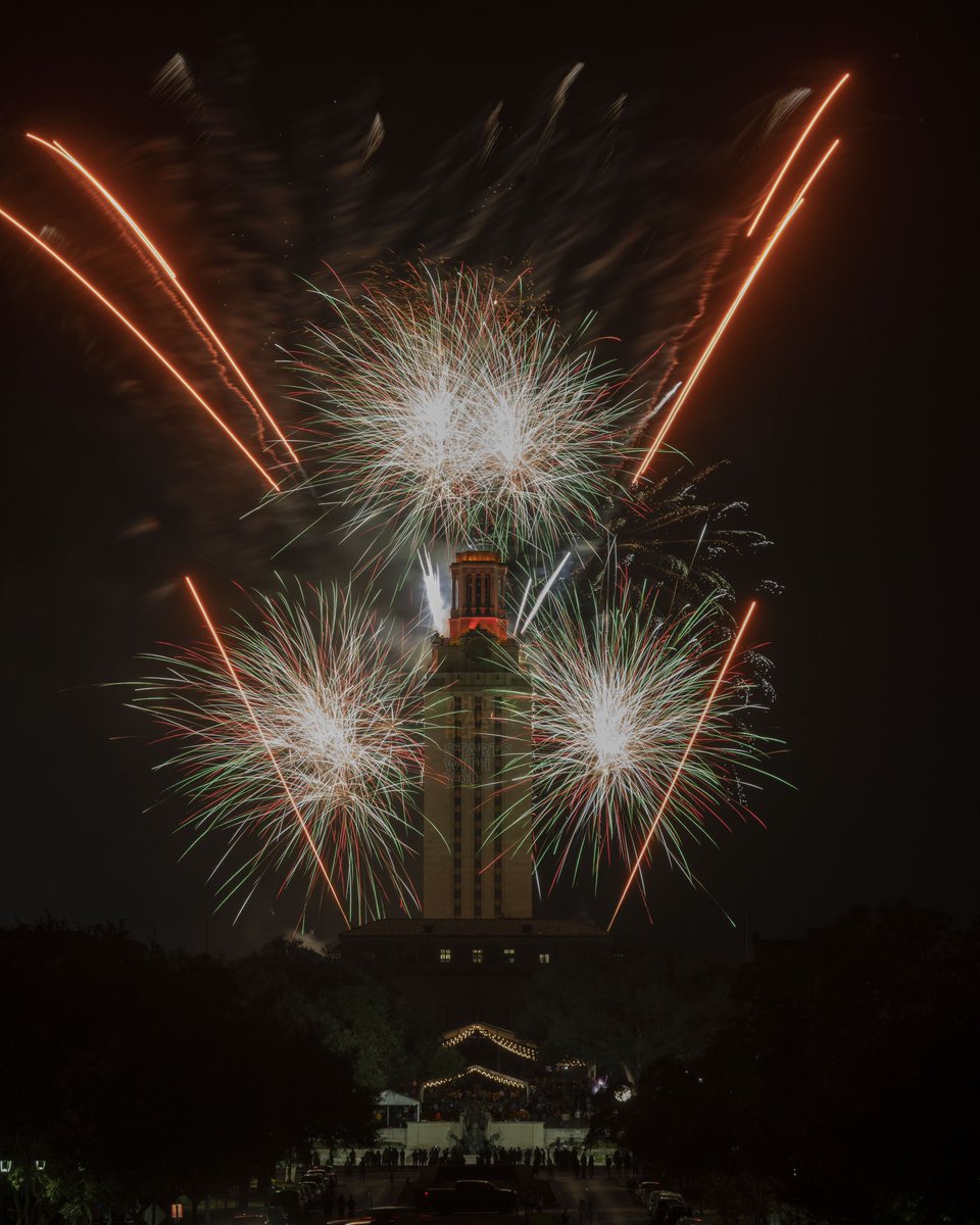 Hook 'em into a brand new year! 🤘🎉 We can't wait to welcome #UT28 in 2024. Let's make it legendary, Longhorns! 🌟

#UTAustin #BeALonghorn #GoneToTexas