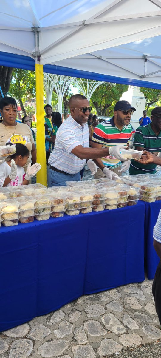 ksamcorp's tweet photo. #NewYearsDayFeeding
#KSAMCCares
#ServingOurCitizens
The start of a new year is always a good time for reflection and assessment. TheKSAMC @MayorWilliamsJA is committed to assist the homeless to restore their dignity and independence. https://t.co/k8AVV6gd2K