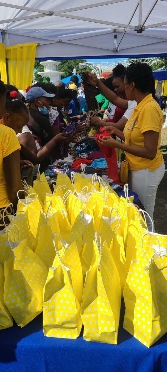 ksamcorp's tweet photo. #NewYearsDayFeeding
#KSAMCCares
#ServingOurCitizens
The start of a new year is always a good time for reflection and assessment. TheKSAMC @MayorWilliamsJA is committed to assist the homeless to restore their dignity and independence. https://t.co/k8AVV6gd2K