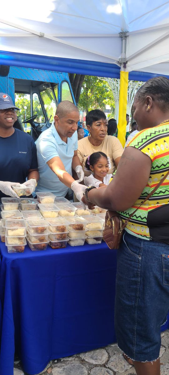 ksamcorp's tweet photo. #NewYearsDayFeeding
#KSAMCCares
#ServingOurCitizens
The start of a new year is always a good time for reflection and assessment. TheKSAMC @MayorWilliamsJA is committed to assist the homeless to restore their dignity and independence. https://t.co/k8AVV6gd2K