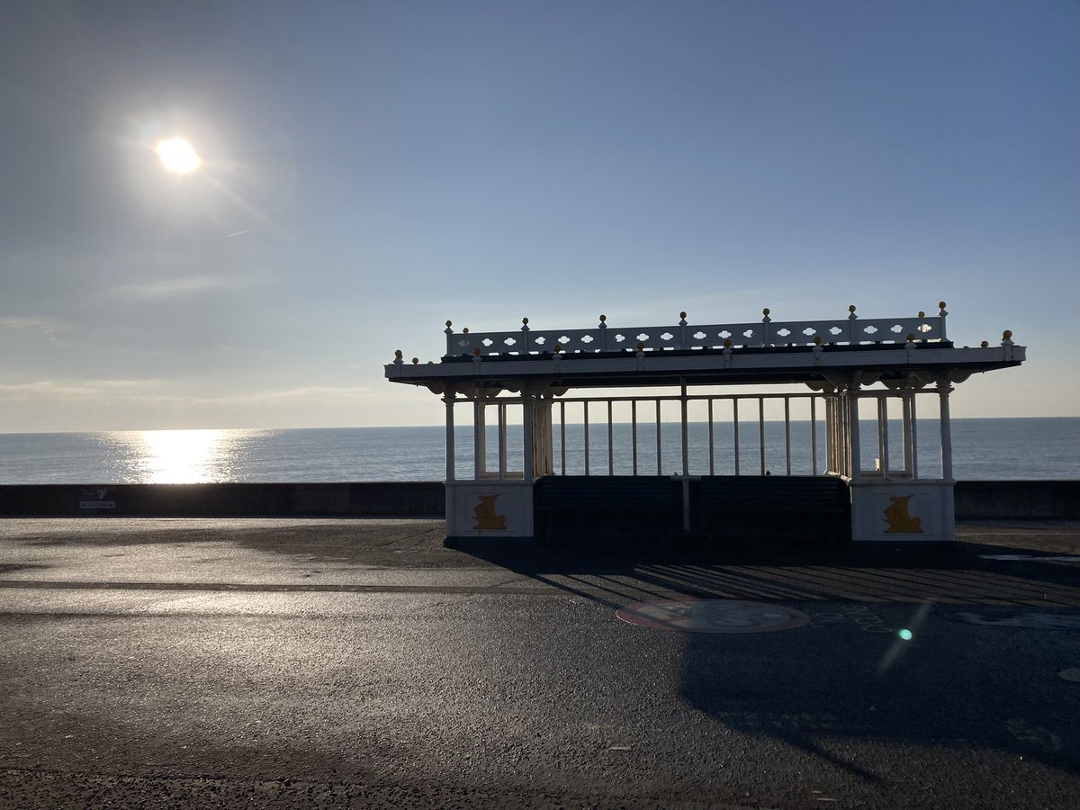 Sibling Link tweet media