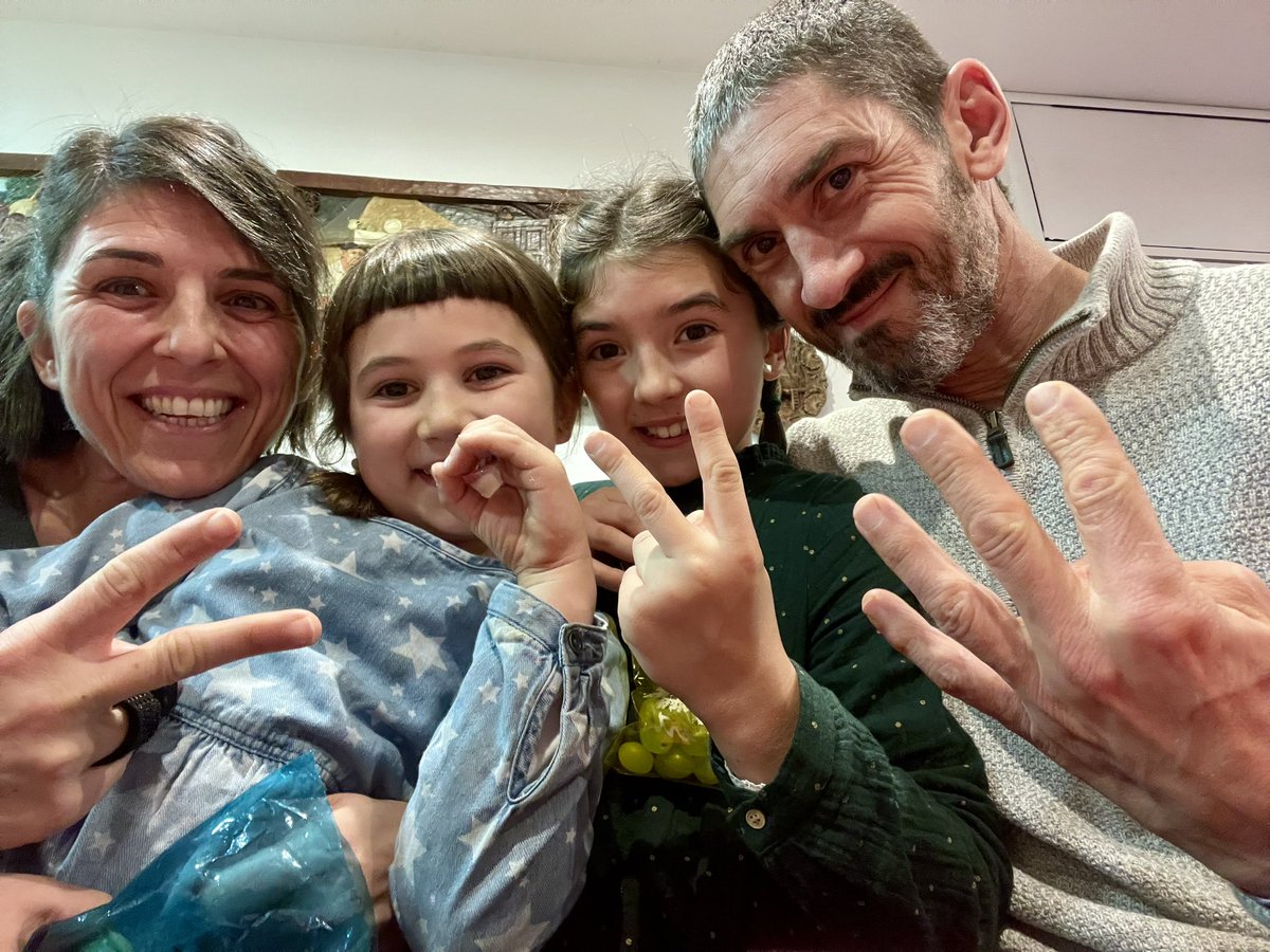 Feliç 2️⃣0️⃣2️⃣4️⃣  🥂💫😘 A seguir somiant despertes!