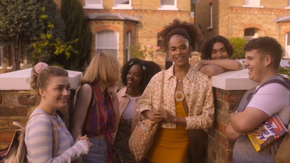sprjngbags's tweet photo. will you kiss me on the porch in front of all your stupid friends? https://t.co/ksxRHM6jTS