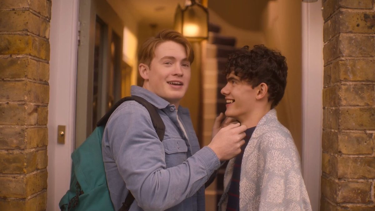 sprjngbags's tweet photo. will you kiss me on the porch in front of all your stupid friends? https://t.co/ksxRHM6jTS
