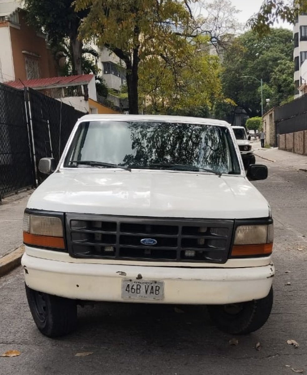 Se requiere con urgencia la magia de X se llevaron la camioneta de trabajo de una familia en Caracas - Sarria ... Dios es Grande! Y ustedes también un rt por favor!