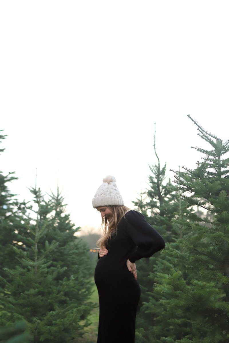 marthacollison's tweet photo. Christmas with our own little pudding, due to be ready in spring 🌿

#BabyBaker #BunInTheOven https://t.co/zzl8ETHTBF