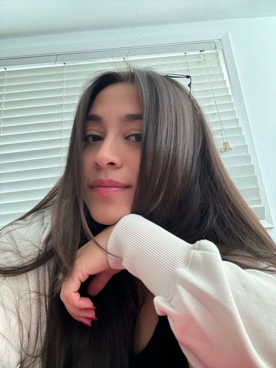 Happy New Year! ✨🐱 Hope everyone is ready for 2024 with a fresh mindset, fresh set of goals, and a heart full of love 🤍