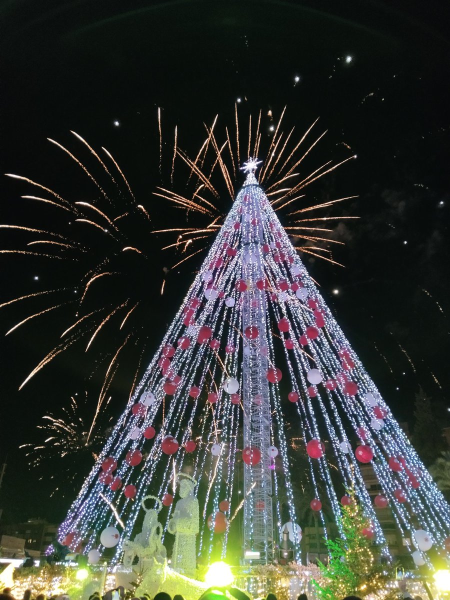 AytoMurcia's tweet photo. 🌟 Espectáculo piromusical de Año Nuevo en el Gran Árbol de Navidad de la Plaza Circular 🎄 https://t.co/gVKJ5ZATnJ