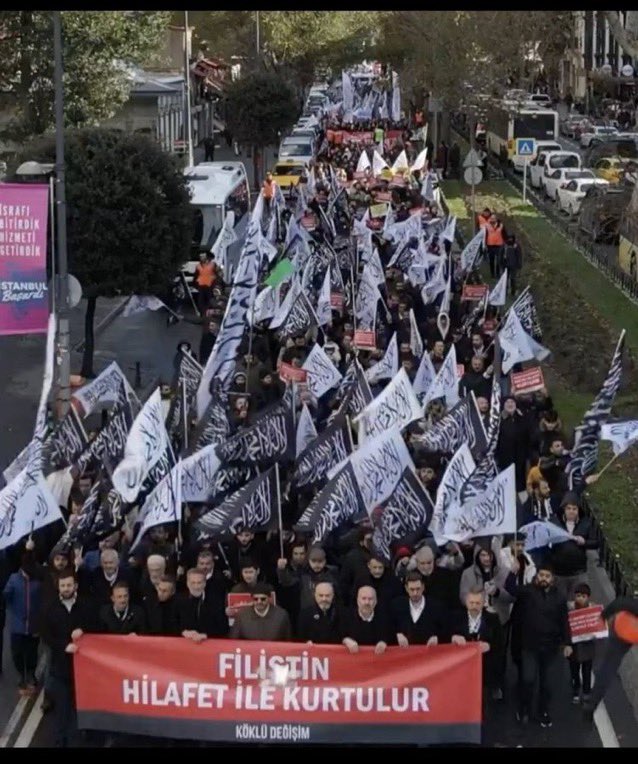 Şu hilafet isteyenlerin arasında bir tane kadın varmı? 
Bizler Türk kadınlarıyız, 
bizsiz hiç bir halt isteyemezsiniz! Net…
#EgeAkersoyYalnızDeğildir
