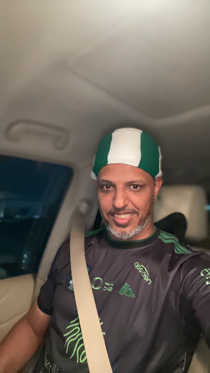 الحقيقة التي لا تقبل الجدل  هي ان قضية انتقال #العويس الى الاهلي حسمت رياضيا بالحكم الصادر عن إدارة الاحتراف وأوضاع اللاعبين واكتسابة للقطيعة، ولا يمكن لهيئة الرياضة التي كان يترأسها معالي المستشار اصدار قرار بهبوط الاهلي لعدم الاختصاص وقبل ذلك كونها جهة حكومية تحظر عليها انظمة