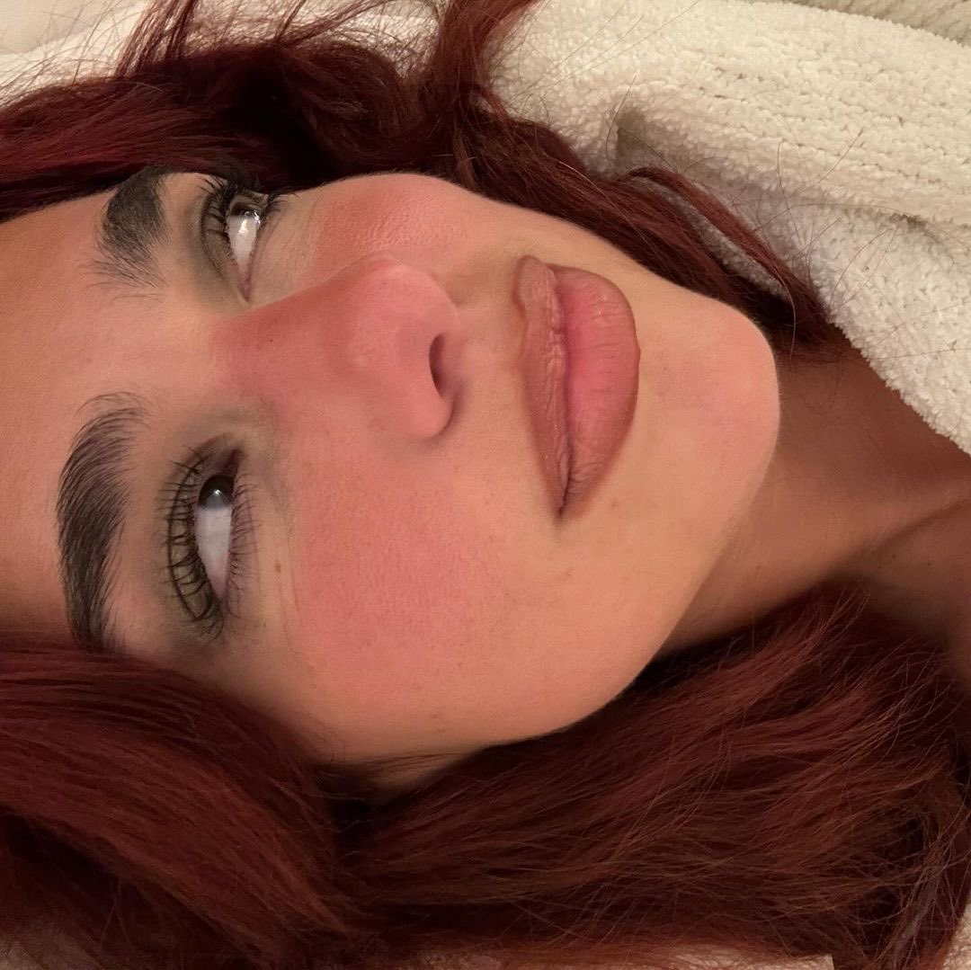 DUALIPA's tweet image. anyone else do this after 5 negroni's? Happy 2024!!!