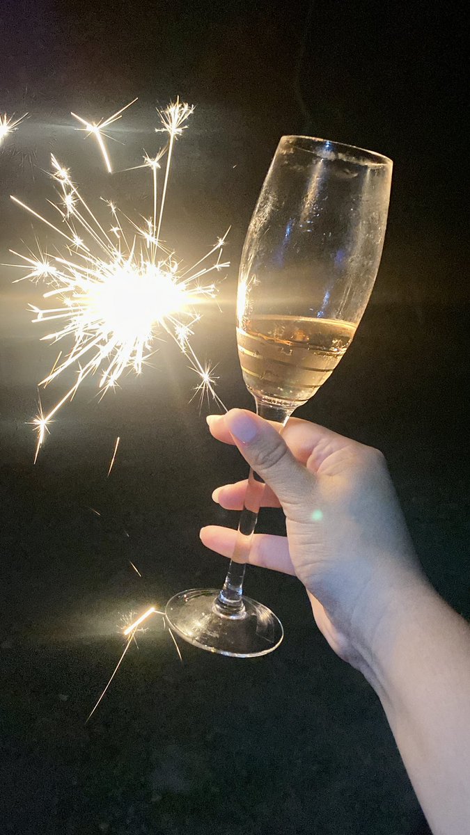 dahirolon944's tweet photo. FELIZ AÑO NUEVO 🥳🥂♥️ 2024 https://t.co/h5Hjg6kxcS