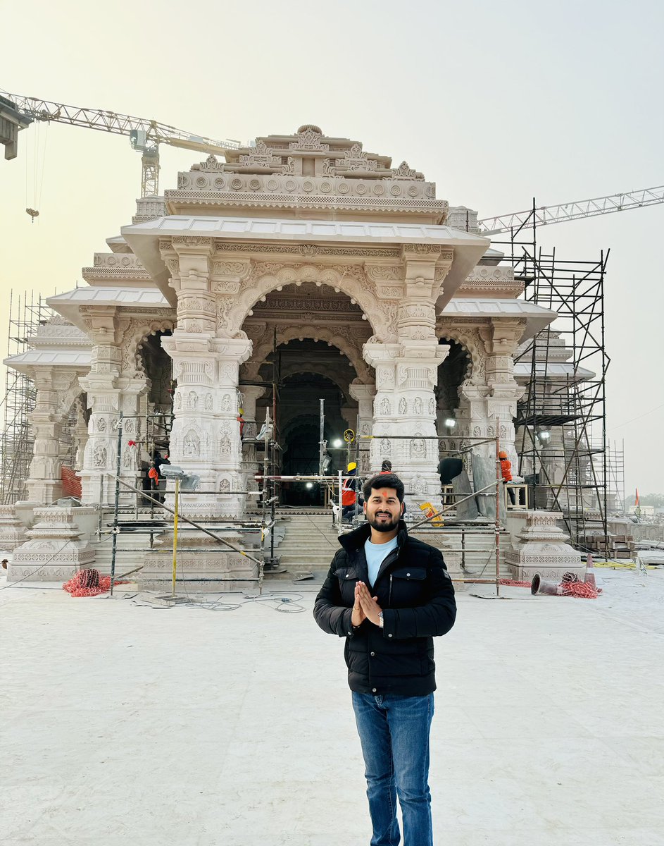 thevivekmaurya's tweet photo. भव भेषज रघुनाथ जसु,सुनहि जे नर अरू नारि।
तिन्ह कर सकल मनोरथ सिद्ध करहि त्रिसिरारि।।

वर्ष 2024 की शुरुआत रामलला के दिव्य दर्शन, पूजन-अर्चन के साथ हुई। मोदी राज में सनातन अपने स्वर्णिम गौरव को वापस पा रहा, सब सपना सच होने जैसा है। कोटि-कोटि अभिनंदन…कोटि-कोटि आभार। 

रामजी सबका कल्याण करें, सियावर राम चंद्र की जय 🙏🏻