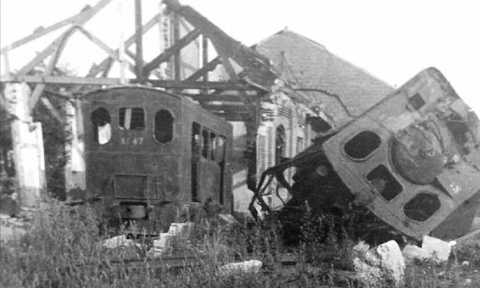 Random train pictures without context tweet media