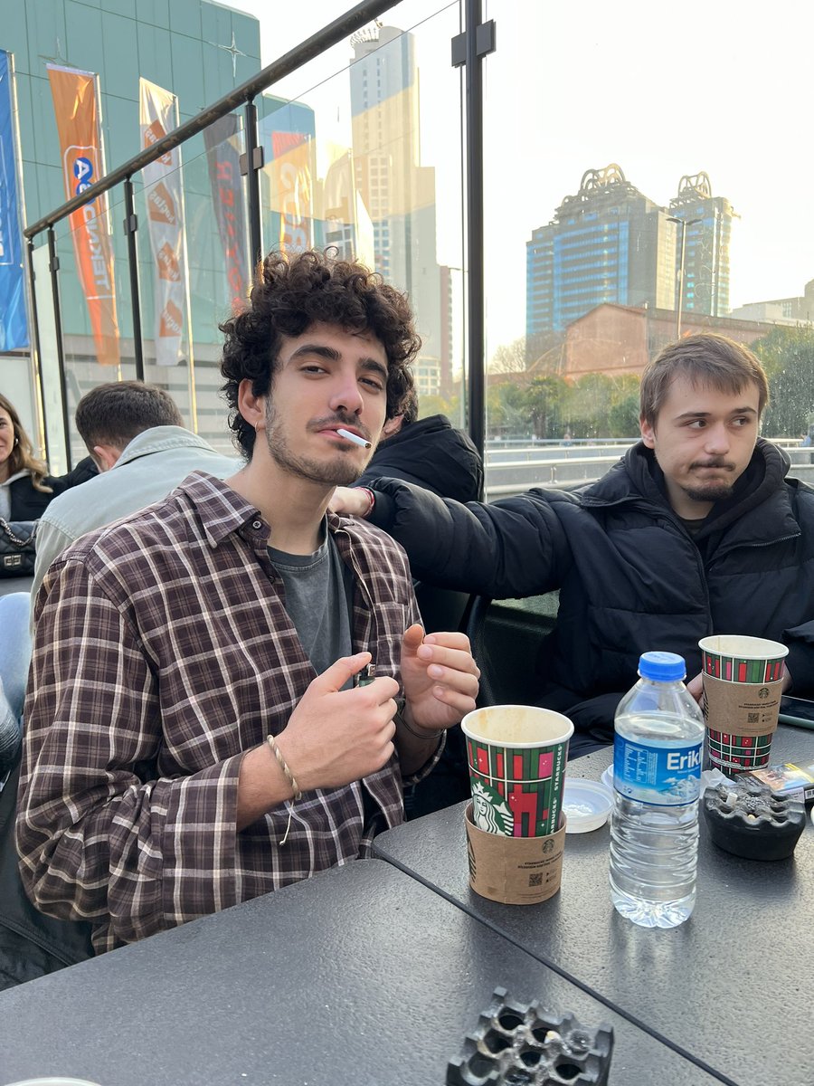 iktidarsızım,sigara içiyorum,oyun oynatamıyorum.
-ata