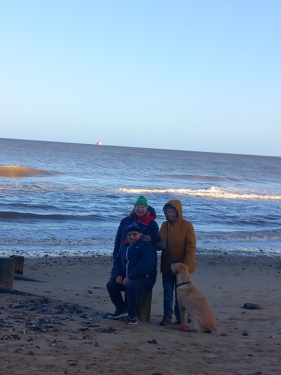 HamiltonHstuart's tweet photo. New Years Day, walk on  the beach at a sunny Bacton. https://t.co/DdgbanbS3w