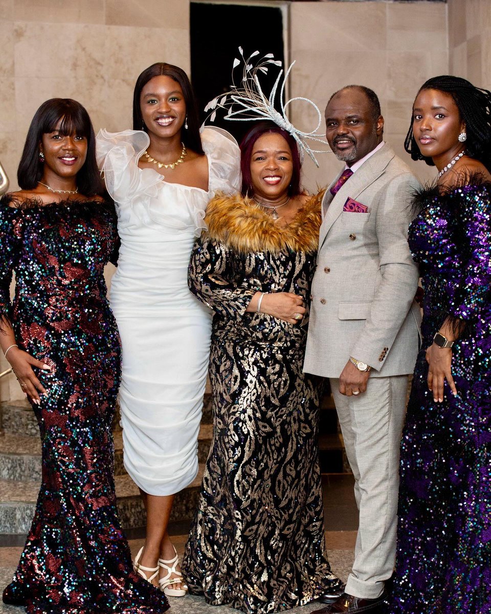 TripleJPlus's tweet image. Happy New Year from our family to yours!🎊🎆🎈