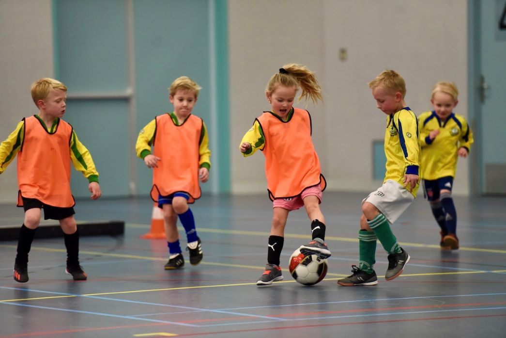 Wil jij in 2024 ook graag beginnen met voetballen?
Dat kan bij de Waddenrobkes!
Met foto's van <a href="/fransbode/">GOGGLE 🕊</a> <a href="/ZeerobbenTweets/">zmvv Zeerobben</a> : harlingenboeit.nl/nieuws/voetbal…