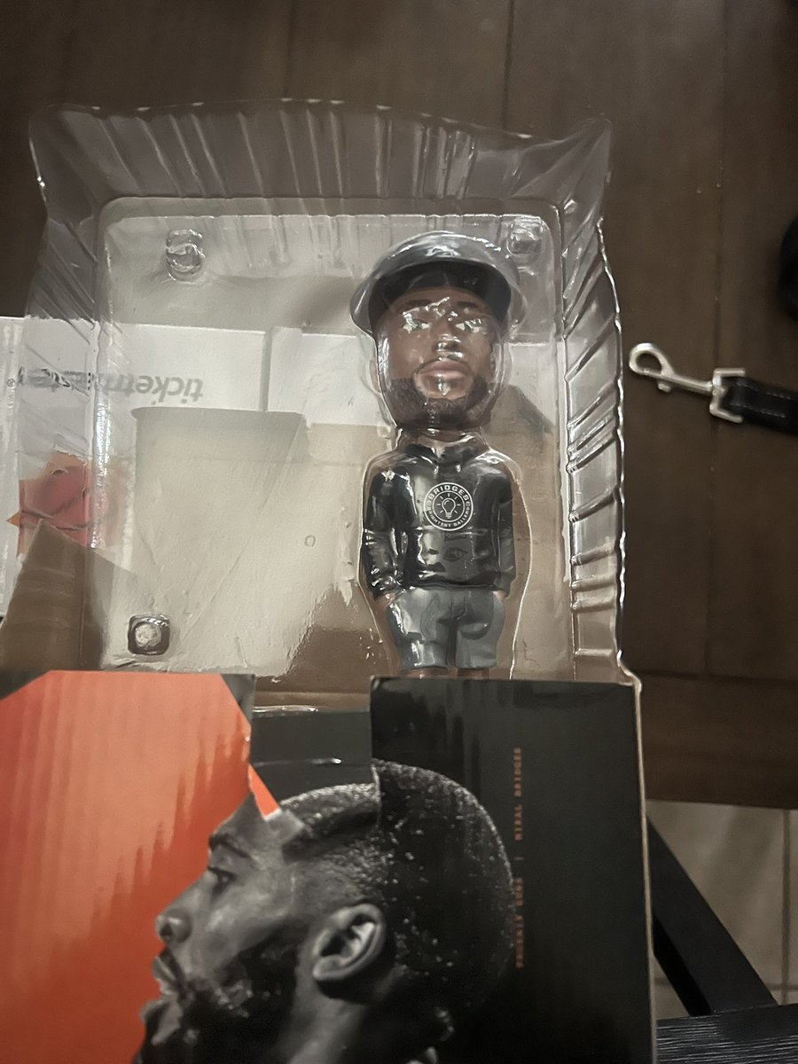 🚨 FREE MIKAL BRIDGES BOBBLEHEAD 🚨 

To enter, retweet this tweet &amp; follow me. Must be following to win. I will cover shipping  (United States only) 

Good luck! Winner picked in a few days.