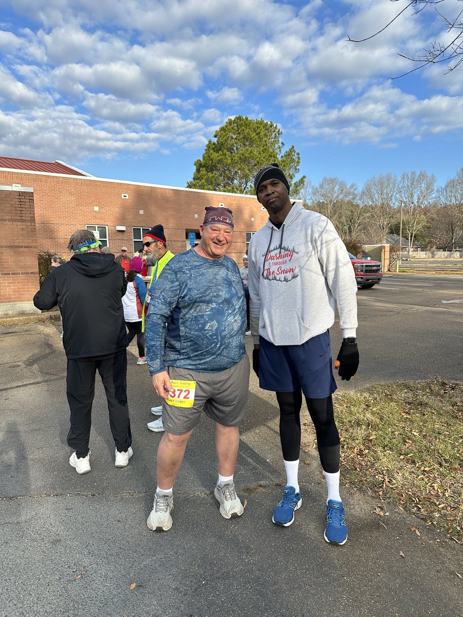 pricewallace's tweet photo. Just finished a 5k in Madison and Rod has a huge advantage. #longstride https://t.co/t0eBYFgAos