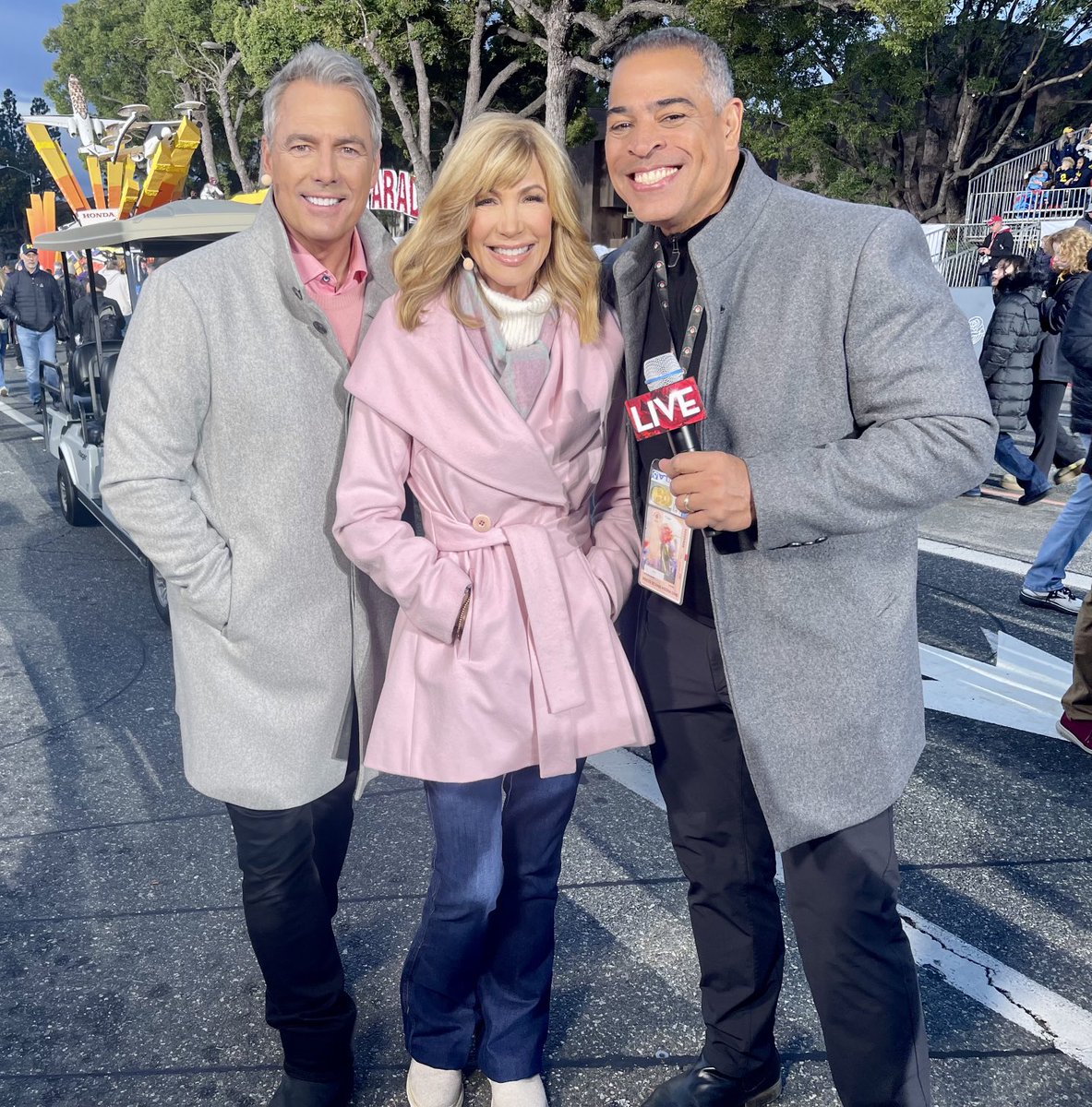 🌹🌹🌹 #HappyNewYear #KTLAFamily! Join ⁦@MarkSteines⁩ ⁦@LeezaGibbons⁩ and me for the 135th Rose Parade on @KTLA 📺! Welcome to #2024 🌹🌹🌹
