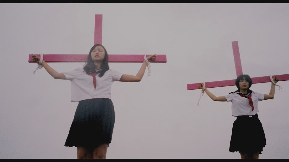 First watch of the year: <a href="/___FREDDIE____/">塩川孝良 - Takayoshi Shiokawa</a>'s 愚か者、HINAのためのセレナーデ - Serenade for HINA (2023), a fun short about heartbreaking and the coolest bike race ever. Super enjoyable. VIBES.

watch it here: youtube.com/watch?v=0ylG0k…