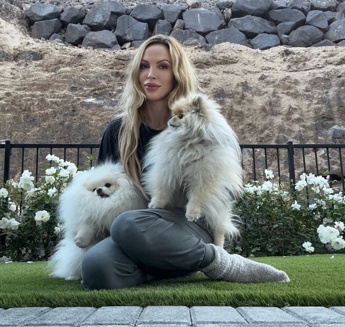 First pic of 2024! My teddy bears, comfy clothes, and fuzzy socks. #heaven https://t.co/xUxELYUHiS<a href="/tag/heaven"class="tags"><span>#heaven</span></a>