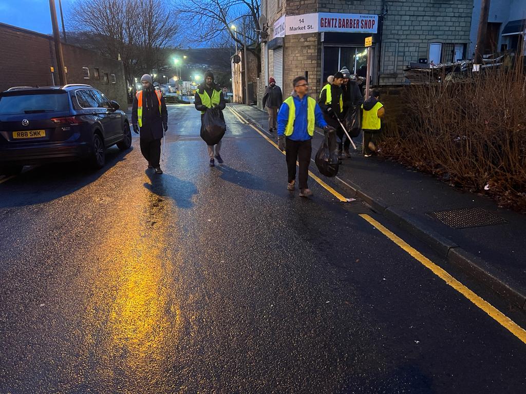 MKAKeighley's tweet photo. As #Keighley rested after the #NewYear2024 celebrations, Muslim youth cleaned the streets of Keighley of litter. Cleanliness is a part of our faith #Islam https://t.co/cDhW6fyYzY
