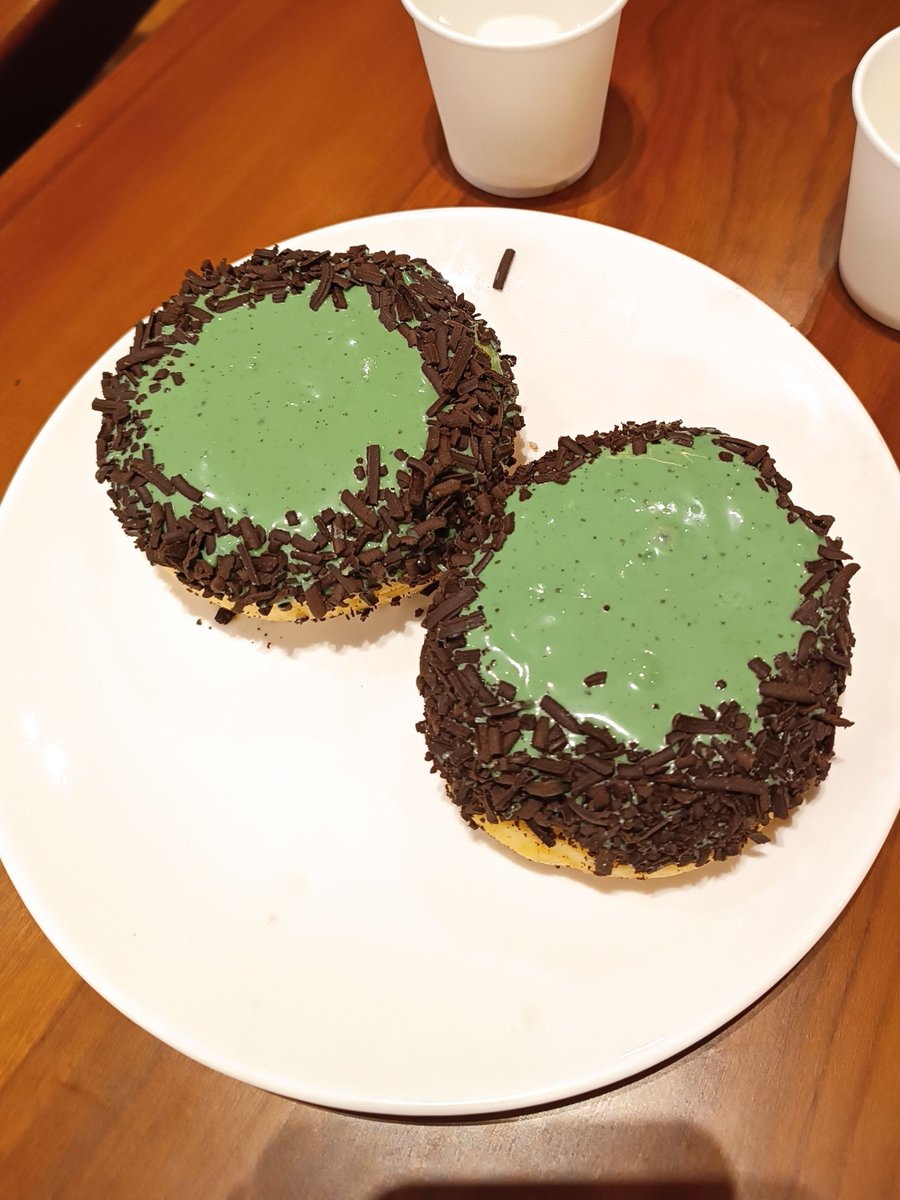 chestroberii's tweet image. green craving