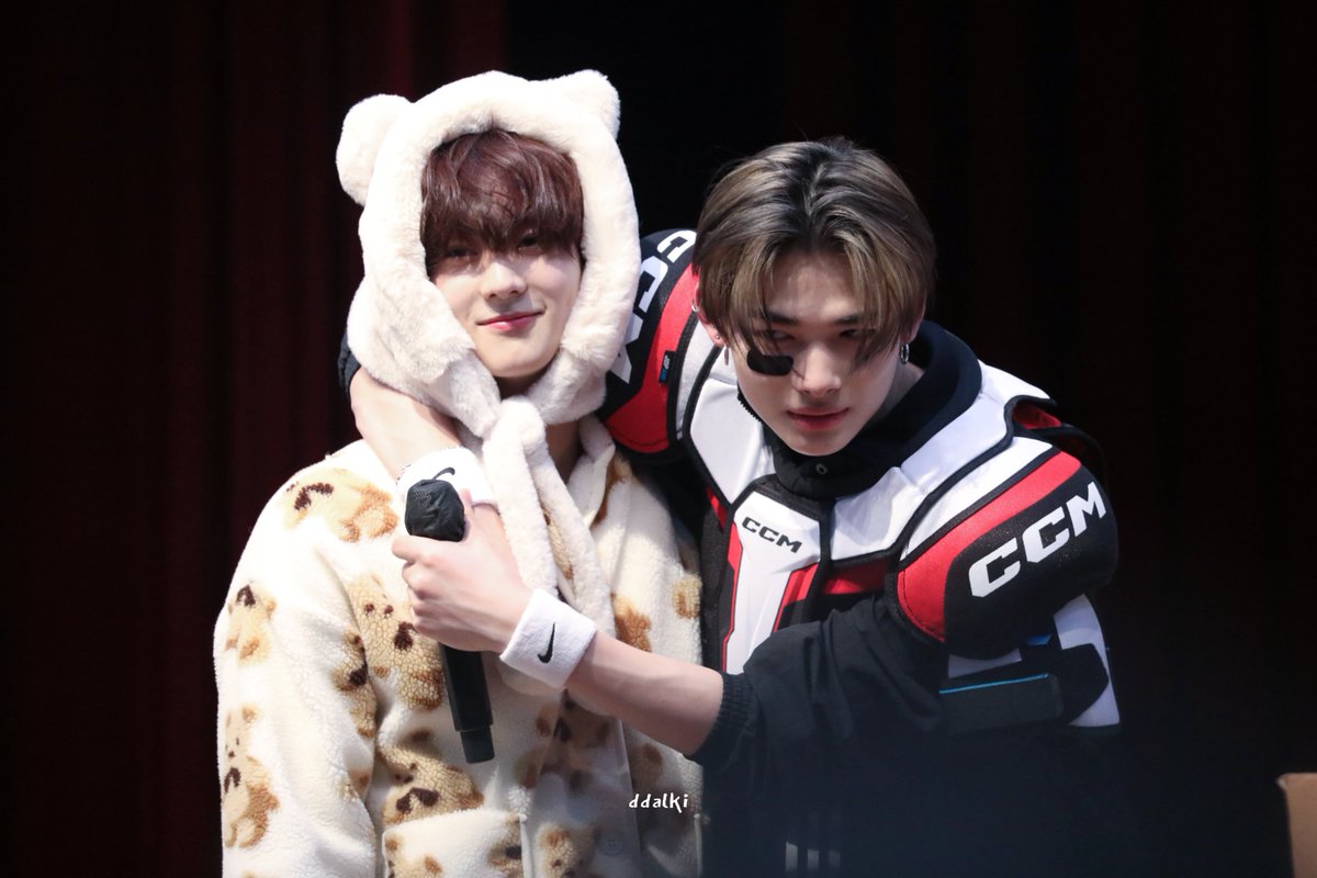 ddalki_1209's tweet photo. 240101 sw
🐆 🐈
#엔하이픈 #ENHYPEN 
#니키 #ニキ #NI_KI #西村力 #ニキくん‍ 
#정원 #JUNGWON https://t.co/lzGJ6cCS1x