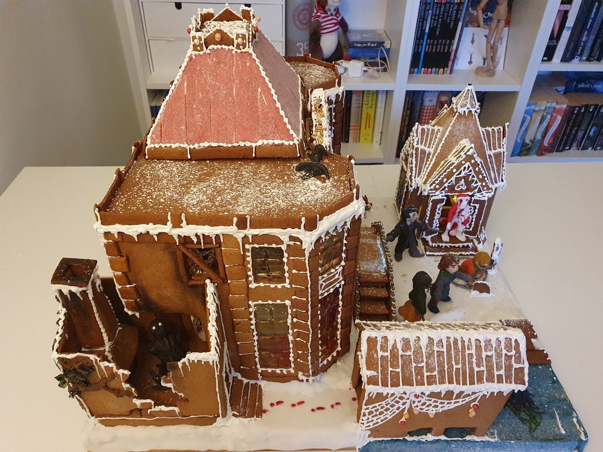 Well it's that time of the year again when I return to the empty shell once known as twitter to share my yearly #gingerbreadhouse. This year it's a British haunted mansion populated by sugarpaste versions of #LockwoodandCo . More pictures in 🧵
