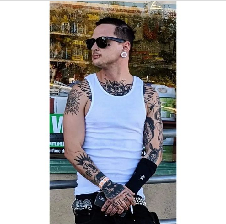 Thebunnymanxxx's tweet photo. Looking for ladies to collab with
Me and @BordeauxHellcat
Also looking for male performers to help her best her best slut wife self
#guyswithtattoos #altguys #onlyfans #guyswithgauges #hothusband https://t.co/joU6lMRPb0