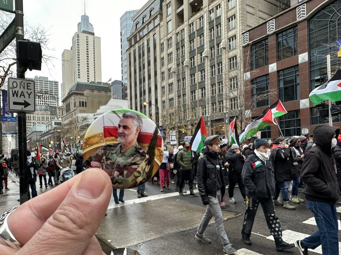 General Soleimani is a hero without border.  
This is Chicago, Illinois.    

"The martyr of Quds" ❤️